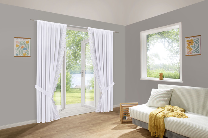 Kurzgardinen - Fensterdekoration mit aufwendiger Plauener Stickerei Ansicht 4 Kurzgardinen - Fensterdekoration mit aufwendiger Plauener Stickerei, in Größe 320 (Seitenschal-Garnitur, H100xB70 cm) bis 783 (Kurzstore, H44xB300 cm), in Farbe WEISS Ansicht 4