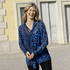 Langarm - Bluse mit Schluppe zum Binden in 2 Farben – Farbe BLAU-SCHWARZ – Ansicht 3 Langarm - Bluse mit Schluppe zum Binden in 2 Farben, in Größe 036 bis 052, in Farbe BLAU-SCHWARZ – Farbe BLAU-SCHWARZ – Ansicht 3
