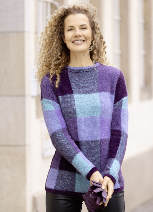 Langarm - Pullover aus haarigem Effektgarn, in Größe L(44/46) bis XS(32/34), in Farbe LILA-FLIEDER-TÜRKIS Ansicht 2