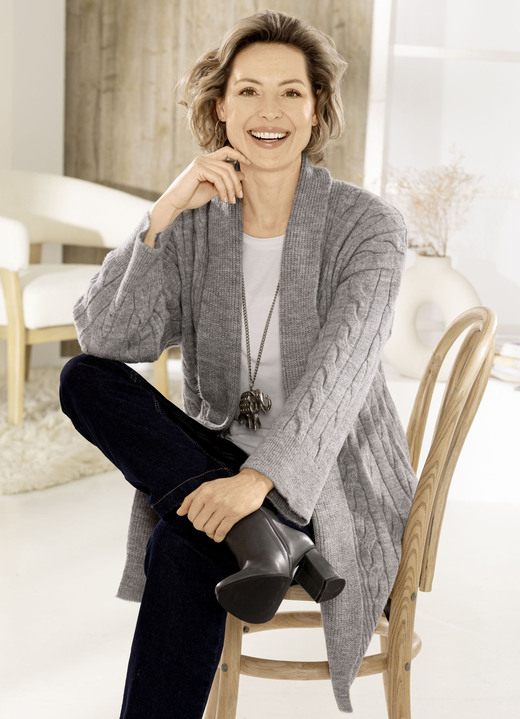 Strickjacken - Long-Strickjacke mit Zopfmuster, in Größe L(44/46) bis XS(32/34), in Farbe GRAU MELIERT Ansicht 2