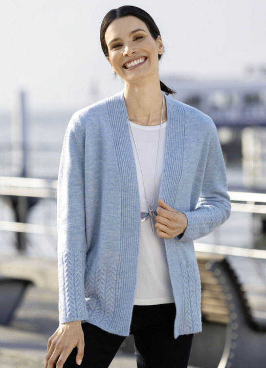 - Strickjacke aus sehr flauschigem Garn, in Größe L(44/46) bis XXL(52/54), in Farbe HELLBLAU Ansicht 2