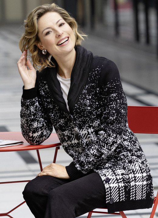 Strickjacken - Strickjacke in Jacquard-Dessin Ansicht 2 Strickjacken - Strickjacke in Jacquard-Dessin, in Größe 038 bis 054, in Farbe SCHWARZ-WEISS Ansicht 2