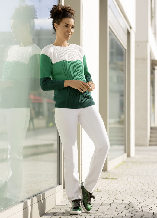 Hosen - Figurformende Jeans, in Größe 017 bis 052, in Farbe JEANSBLAU Ansicht 4