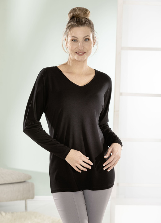 Langarm - Shirt mit langen Fledermausärmeln Langarm - Shirt mit langen Fledermausärmeln, in Größe 036 bis 052, in Farbe SCHWARZ