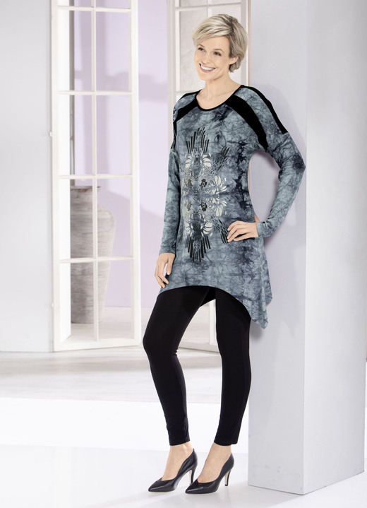 Langarm - Longshirt in aktueller Batik-Optik in 2 Farben, in Größe 038 bis 056, in Farbe LILA BATIK Ansicht 4