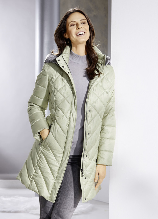 Jacken & Mäntel - Daunen-Kurzmantel mit abnehmbarer Kapuze, in Größe 036 bis 054, in Farbe SCHILFGRÜN Ansicht 2