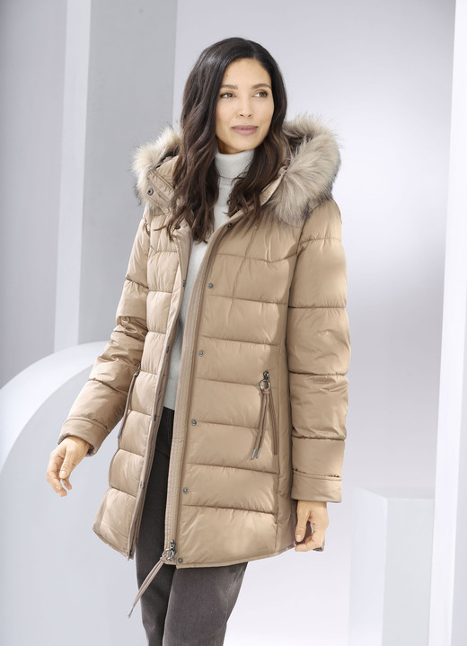 - Funktionsjacke mit figurfreundlicher Längssteppung seitlich, in Größe 036 bis 052, in Farbe BEIGE Ansicht 4