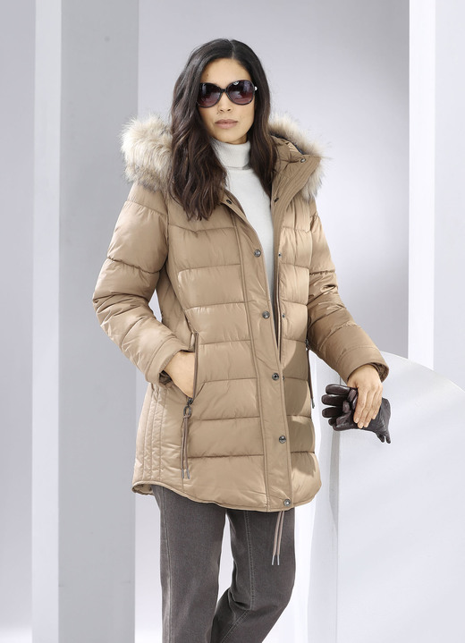 - Funktionsjacke mit figurfreundlicher Längssteppung seitlich, in Größe 036 bis 052, in Farbe BEIGE Ansicht 3