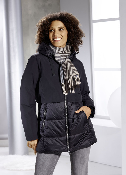 Kurz - Funktionsjacke in angesagtem Materialmix, in Größe 034 bis 052, in Farbe SCHWARZ Ansicht 2