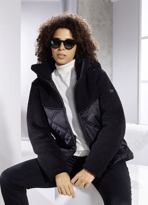 Kurz - Funktionsjacke in trendstarkem Materialmix, in Größe 034 bis 050, in Farbe SCHWARZ Ansicht 2