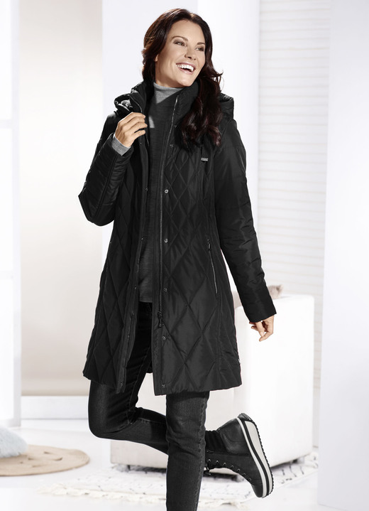 Jacken & Mäntel - Kurzmantel mit Kunstpelz-Innenausstasttung in der Kapuze, in Größe 038 bis 060, in Farbe RUBINROT Ansicht 3