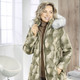 Winterjacken - Jacke mit Dessin in Kunstpelz-Optik, in Größe 036 bis 052, in Farbe GRÜN-CREME – Farbe GRÜN-CREME – Ansicht 3