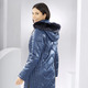 Wintermäntel - Mantel mit figurfreundlicher Längssteppung, in Größe 036 bis 052, in Farbe AZURBLAU – Farbe AZURBLAU – Ansicht 4