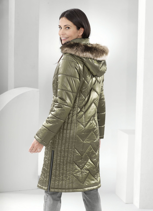 Wintermäntel - Mantel mit figurfreundlicher Längssteppung, in Größe 036 bis 052, in Farbe AZURBLAU Ansicht 5