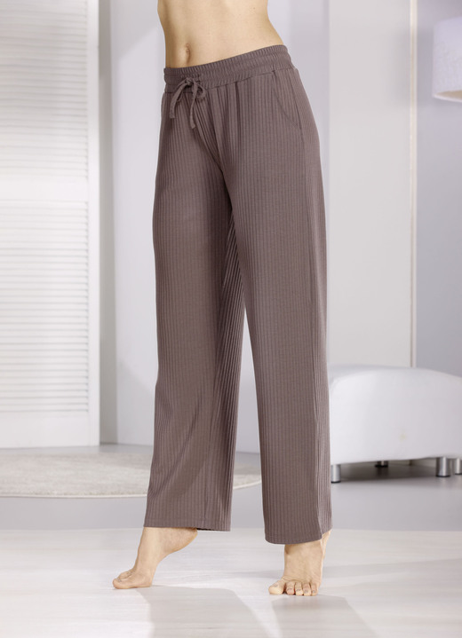 Schlafanzüge & Shortys - Schlaf- und Freizeithose mit Kordelzug im Dehnbund, in Größe 034 bis 052, in Farbe TAUPE Ansicht 2