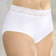 Slips - Viererpack Slips mit elastischem Spitzenbund, in Größe 038 bis 052, in Farbe WEISS – Farbe WEISS – Ansicht 2