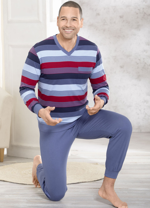 Schlafanzüge - Zweierpack Schlafanzüge mit V-Ausschnitt und aufgesetzter Brusttasche in Ringeldessin, in Größe 046 bis 062, in Farbe 1X JEANSBLAU-MARINE-ROT, 1X MARINE-GRÜN-BLEU Ansicht 3