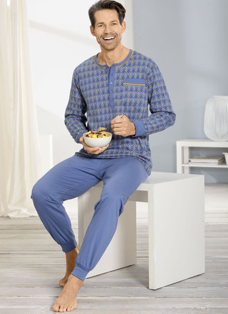 Schlafanzüge - Schlafanzug mit Knopfleiste und Bündchenabschlüssen – Farbe JEANSBLAU-GELB – Ansicht  Schlafanzüge - Schlafanzug mit Knopfleiste und Bündchenabschlüssen, in Größe 046 bis 066, in Farbe JEANSBLAU-GELB – Farbe JEANSBLAU-GELB – Ansicht