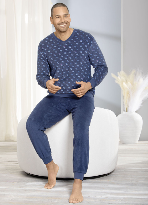 - Schlafanzug aus Frottierstretch mit Bündchenabschlüssen, in Größe 046 bis 060, in Farbe MARINE-BLAU Ansicht 2