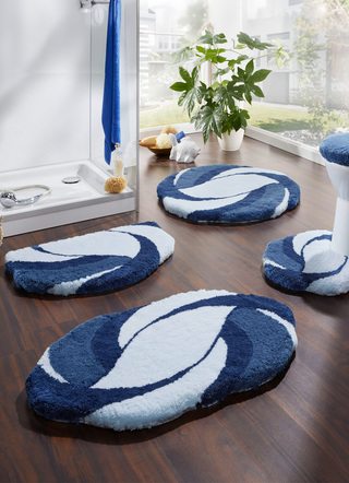 Badgarnituren - Barfußweiche Badvorleger von Kleine Wolke, in Größe 100 (Vorleger halbrund, 50/ 80 cm) bis 112 (WC-Deckelbezug, 47/ 50 cm), in Farbe BLAU – Farbe BLAU – Ansicht 