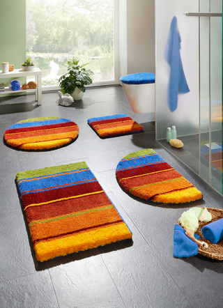 Badgarnituren - Bunte Badgarnitur aus dem Hause Grund, in Größe 100 (Vorleger halbrund, 50/ 80 cm) bis 112 (WC-Deckelbezug, 47/ 50 cm), in Farbe STREIFEN BUNT – Farbe STREIFEN BUNT – Ansicht 