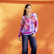 Damen - Tunika mit schöner Bordüre – Farbe KORALLE-FUCHSIA-FLIEDER-BUNT – Ansicht 4 Damen - Tunika mit schöner Bordüre, in Größe 036 bis 054, in Farbe KORALLE-FUCHSIA-FLIEDER-BUNT – Farbe KORALLE-FUCHSIA-FLIEDER-BUNT – Ansicht 4