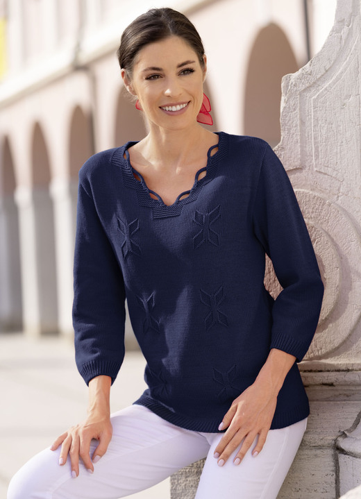 3/4-Arm - Pullover mit dekorativem Ausschnitt Ansicht 4 3/4-Arm - Pullover mit dekorativem Ausschnitt, in Größe 036 bis 052, in Farbe ROT Ansicht 4