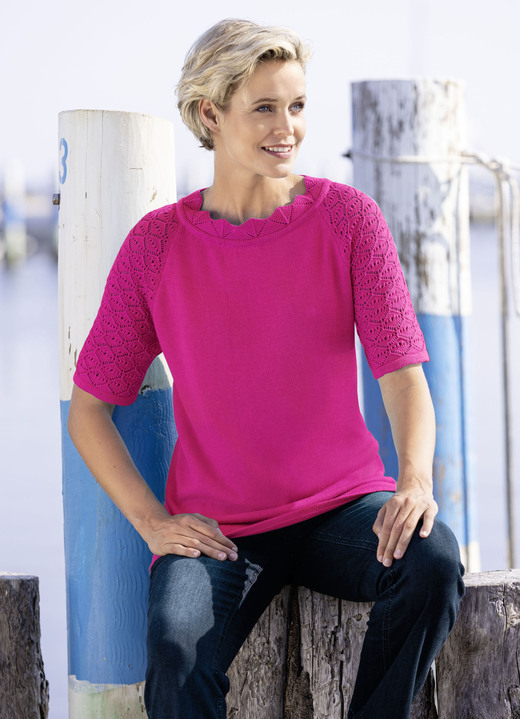 Kurzarm - Pulli mit dekorativem Halsausschnitt, in Größe 036 bis 052, in Farbe TÜRKIS Ansicht 2