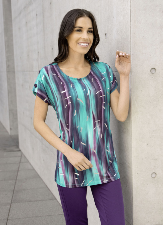 Kurzarm - Shirt mit silberfarbenem Foliendruck, in Größe 038 bis 054, in Farbe SMARAGD-BEERE Ansicht 3