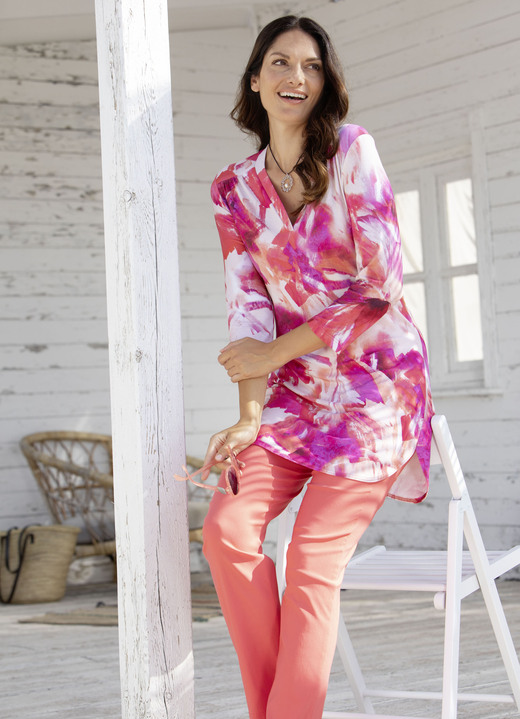 Tuniken - Schön dessinierte Shirt-Tunika Ansicht 2 Tuniken - Schön dessinierte Shirt-Tunika, in Größe L 44/46) bis XXL (52/54), in Farbe KORALLE-PINK-WEISS-BUNT Ansicht 2