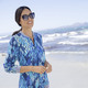 Langarm - Blusenjacke mit Glanzgarn – Farbe BLAU-TÜRKIS-ROYALBLAU-BUNT – Ansicht 1 Langarm - Blusenjacke mit Glanzgarn, in Größe 036 bis 052, in Farbe BLAU-TÜRKIS-ROYALBLAU-BUNT – Farbe BLAU-TÜRKIS-ROYALBLAU-BUNT – Ansicht 1