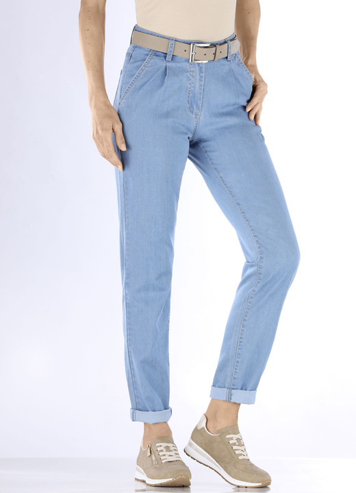 Hosen mit Knopf- und Reißverschluss - Jeans in Chino-Form, in Größe 017 bis 050, in Farbe HELLBLAU Ansicht 3