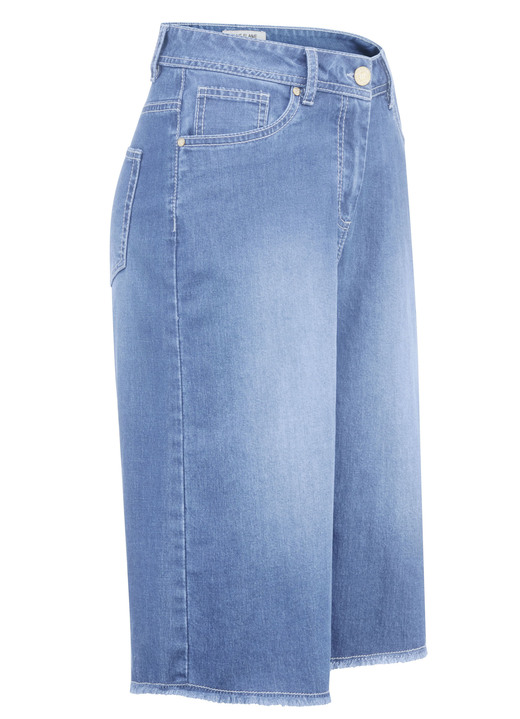 Jeans - Bermudas, in Größe 034 bis 050, in Farbe HELLBLAU Ansicht 1