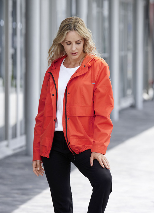 Kurz - Funktionsjacke mit fester Kapuze Ansicht 3 Kurz - Funktionsjacke mit fester Kapuze, in Größe 034 bis 052, in Farbe CHILIROT Ansicht 3