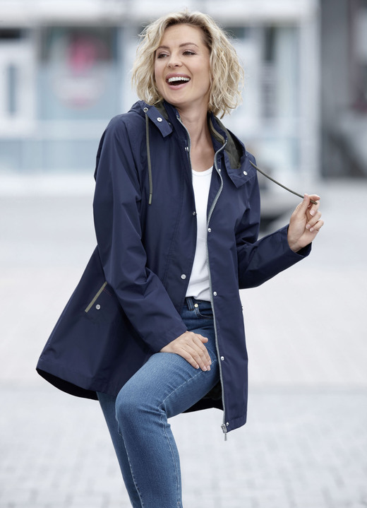 Jacken & Mäntel - Funktionsjacke mit kleinem Regenschild an der abnehmbaren Kapuze Ansicht 6 Jacken & Mäntel - Funktionsjacke mit kleinem Regenschild an der abnehmbaren Kapuze, in Größe 038 bis 054, in Farbe MAIGRÜN Ansicht 6