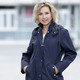 Jacken & Mäntel - Funktionsjacke mit kleinem Regenschild an der abnehmbaren Kapuze – Farbe NAVY – Ansicht 1 Jacken & Mäntel - Funktionsjacke mit kleinem Regenschild an der abnehmbaren Kapuze, in Größe 038 bis 054, in Farbe MAIGRÜN – Farbe NAVY – Ansicht 1