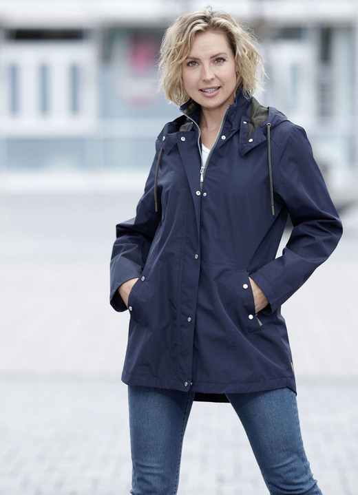 Jacken & Mäntel - Funktionsjacke mit kleinem Regenschild an der abnehmbaren Kapuze Jacken & Mäntel - Funktionsjacke mit kleinem Regenschild an der abnehmbaren Kapuze, in Größe 038 bis 054, in Farbe NAVY