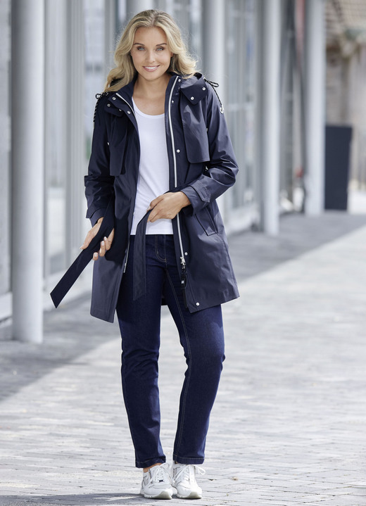 Damen - Funktions-Trenchcoat mit Gürtel, in Größe 034 bis 052, in Farbe NACHTBLAU Ansicht 5