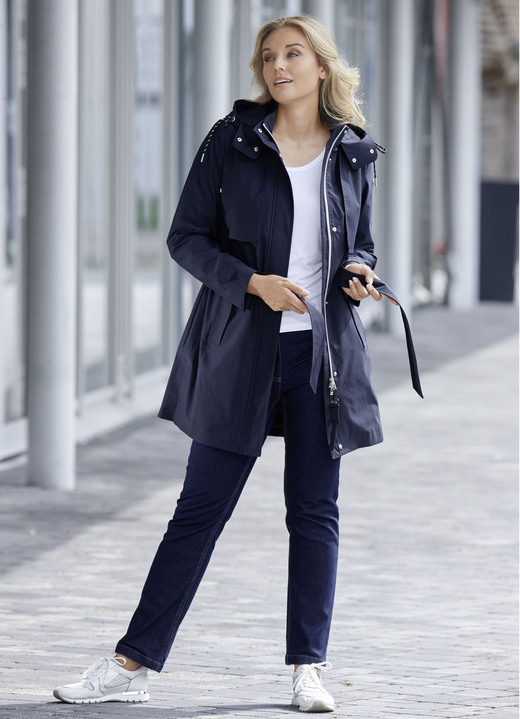 Damen - Funktions-Trenchcoat mit Gürtel, in Größe 034 bis 052, in Farbe NACHTBLAU Ansicht 4