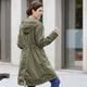 Lang - Kurzmantel mit fester Kapuze – Farbe OLIV Lang - Kurzmantel mit fester Kapuze, in Größe 036 bis 054, in Farbe BEIGE