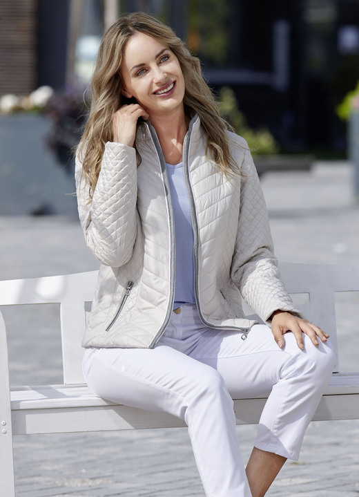 Kurz - Jacke mit Reißverschlusstaschen Ansicht 6 Kurz - Jacke mit Reißverschlusstaschen, in Größe 036 bis 052, in Farbe KHAKI Ansicht 6