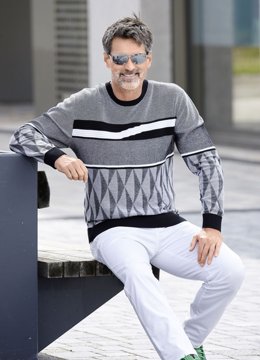 Gemustert - Gemusterter Rundhalspullover in 2 Farben, in Größe 046 bis 062, in Farbe SCHWARZ-WEISS Ansicht 2