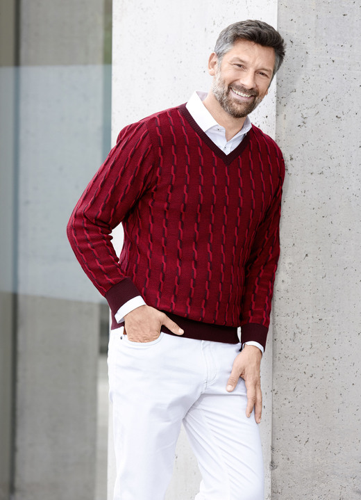 Uni - V-Pullover mit markantem Halsausschnitt in 3 Farben Ansicht 3 Uni - V-Pullover mit markantem Halsausschnitt in 3 Farben, in Größe 046 bis 062, in Farbe MITTELBLAU Ansicht 3