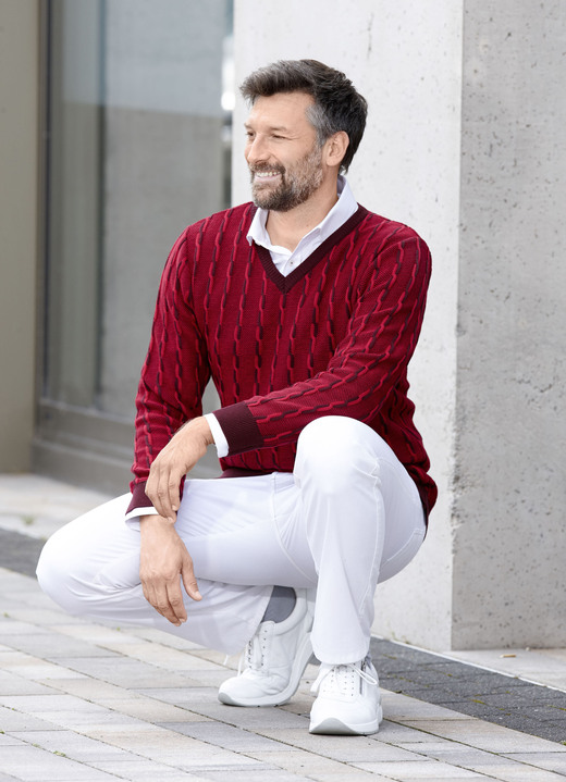 Uni - V-Pullover mit markantem Halsausschnitt in 3 Farben Ansicht 4 Uni - V-Pullover mit markantem Halsausschnitt in 3 Farben, in Größe 046 bis 062, in Farbe MITTELBLAU Ansicht 4