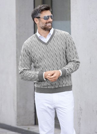 V-Pullover mit markantem Halsausschnitt in 3 Farben