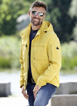 Kurzjacke von „New Canadian“