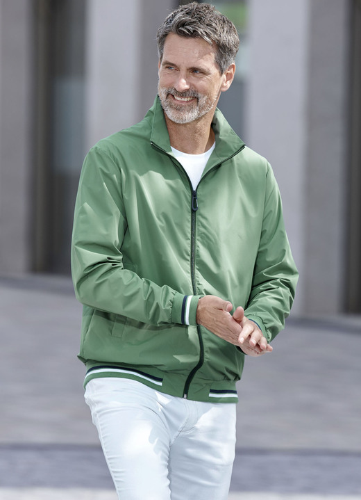 Kurzjacken & Blousons - Blouson mit Seitentaschen, in Größe 3XL (64/66) bis XXL (60/62), in Farbe DUNKELGRÜN Ansicht 2