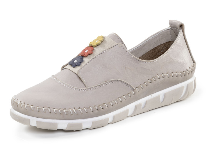 Slipper & Schnürschuhe - Gemini Slipper mit dezenter Knitter-Struktur und bunten Leder-Blüten, in Größe 036 bis 042, in Farbe MARINE Ansicht 4