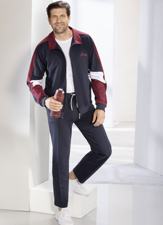 Freizeitanzüge - Freizeitanzug von „Plantier“, in Größe 024 bis 062, in Farbe MARINE-BORDEAUX-WEISS Ansicht 2