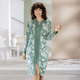 Hauskleider - Hauskleid mit Seitennahttaschen – Farbe LINDGRÜN-ECRU – Ansicht 1 Hauskleider - Hauskleid mit Seitennahttaschen, in Größe 036 bis 054, in Farbe LINDGRÜN-ECRU – Farbe LINDGRÜN-ECRU – Ansicht 1